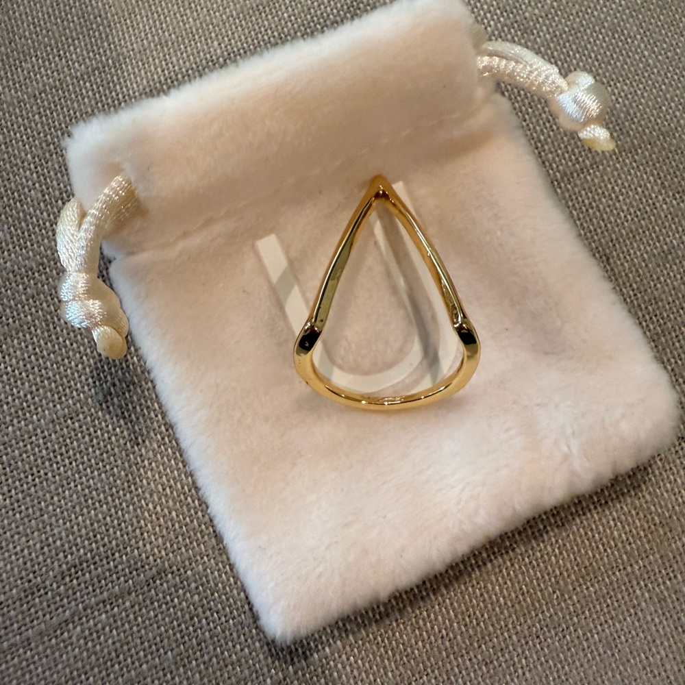 Uncommon James Gold Ring Size 6